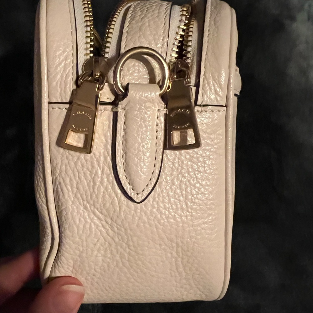 Coach Cream Leather Crossbody Bag. - Picture 4 of 14